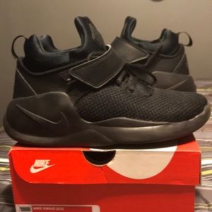 Black Nike Kwazi gym shoes